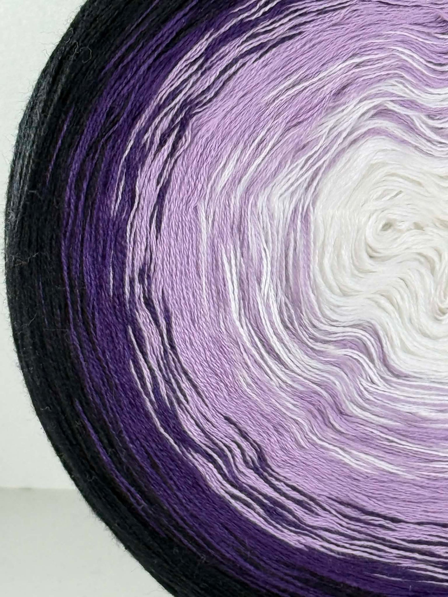 PROMO -2000m - 3PLY - Gradient Cake Yarn, Ombre Yarn Cake