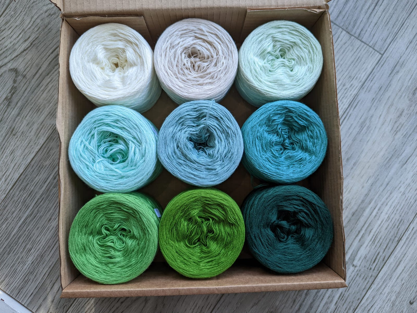 Green Yarn Box - Cotton/Acrylic - 9x 500m Yarn Cakes (100g) - Colourful Yarn Box Perfect for Granny Square and Other Projects