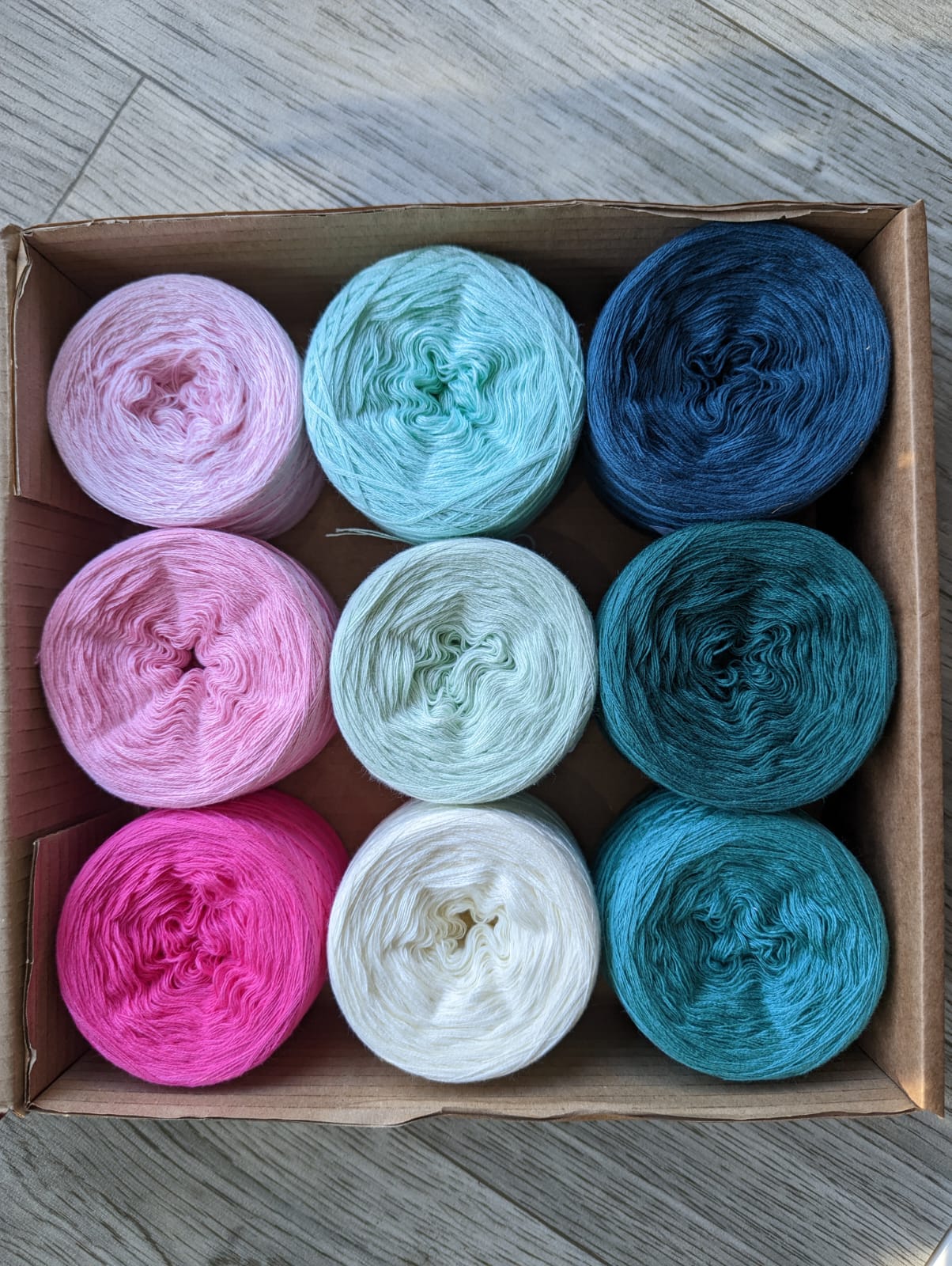 Pink Yarn Box - Cotton/Acrylic - 9x 500m Yarn Cakes (100g) - Colourful Yarn Box Perfect for Granny Square and Other Projects