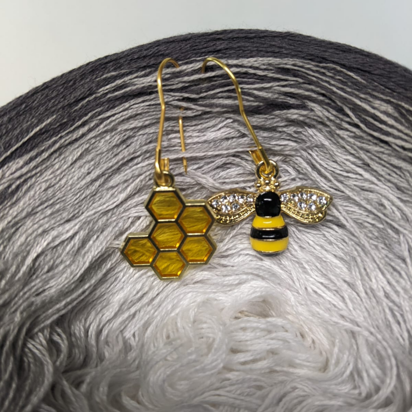 Little Bees - Knitting Stitch Markers by Fantasy Yarns